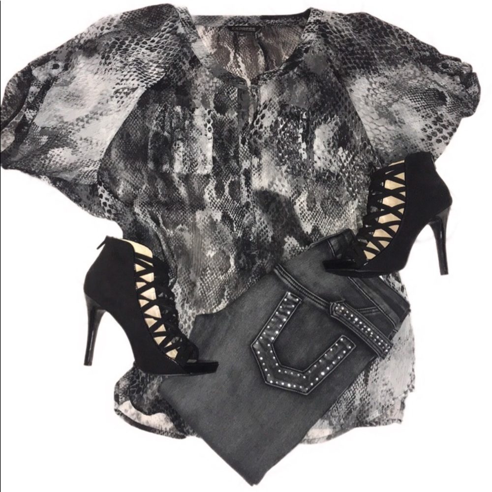Express black and gray snake print blouse size S